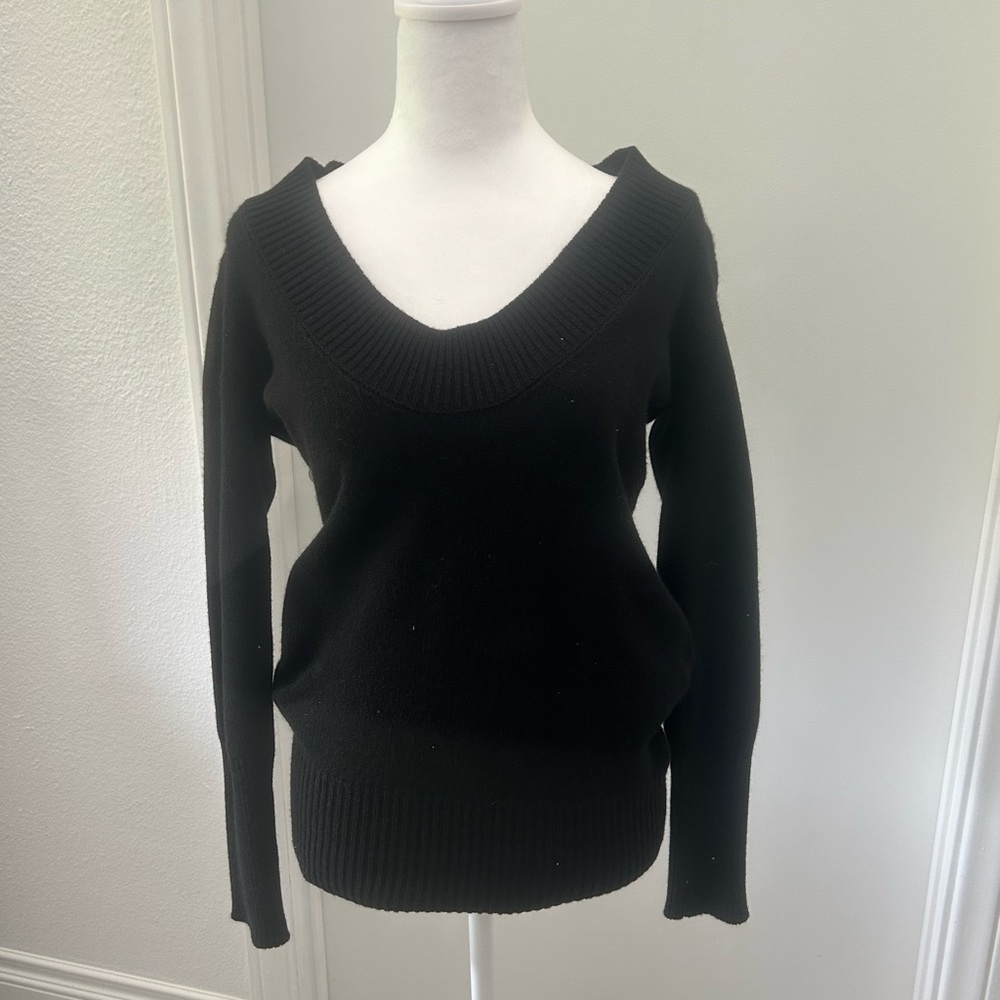Brunello Cucinelli 100 cashmere sweater black scoop neck